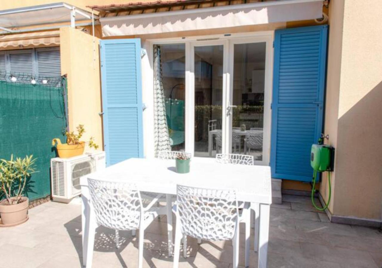 Mazet - A 300M De La Plage / Terrasse / Wifi / La Conciergerie Varoise La Londe-les-Maures Bagian luar foto