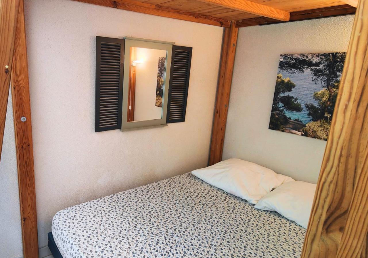 Mazet - A 300M De La Plage / Terrasse / Wifi / La Conciergerie Varoise La Londe-les-Maures Bagian luar foto